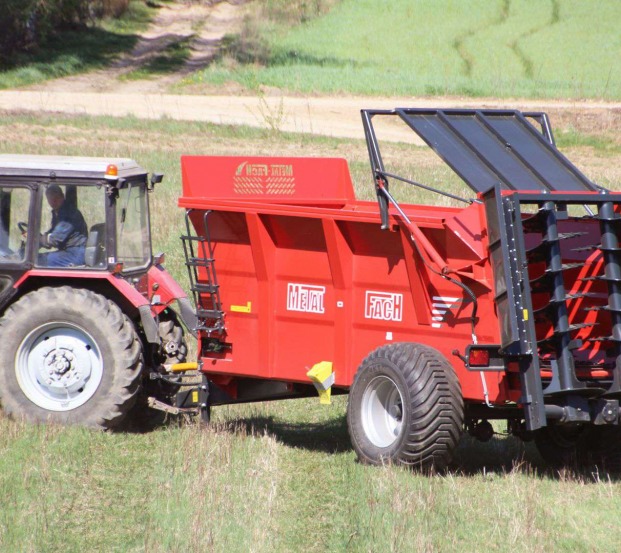 Meslo-kratytuvai-N274-10t_manure-spreader_n274_back-e71beaf75bde736f6634d106a7e28ed3.jpg